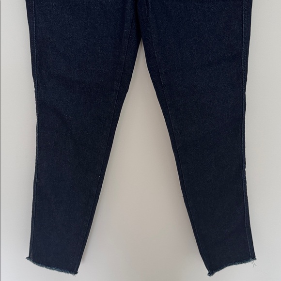 We The Free NWT Free People Women's Dark Wash Skinny Jeans w/ Raw Hem - Size 30 - Picture 3 of 8